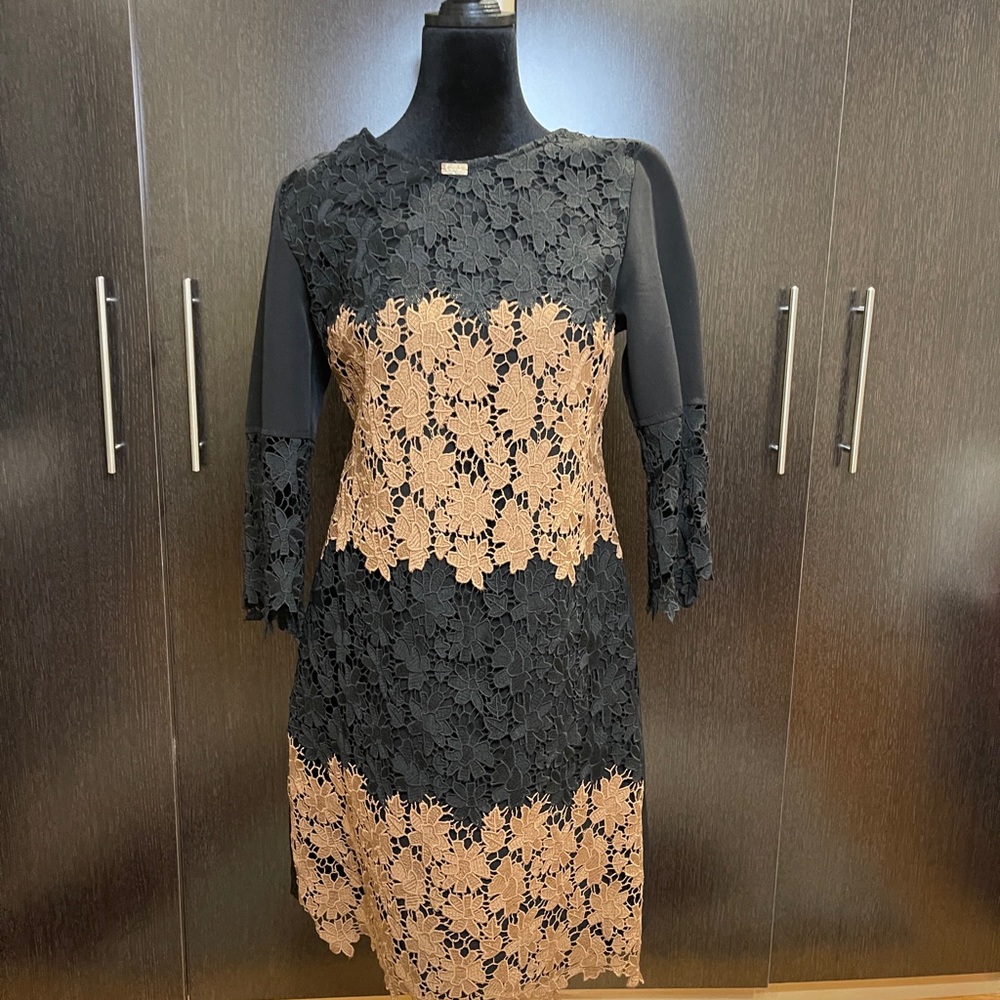MIDI cocktail dress with beautiful lace detail.
